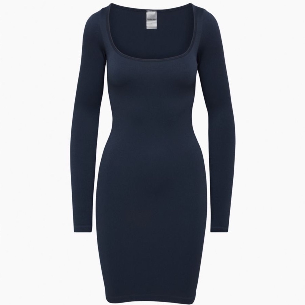 Aritzia - Sunday Best ‘Delta’ SinchSeamless Dress